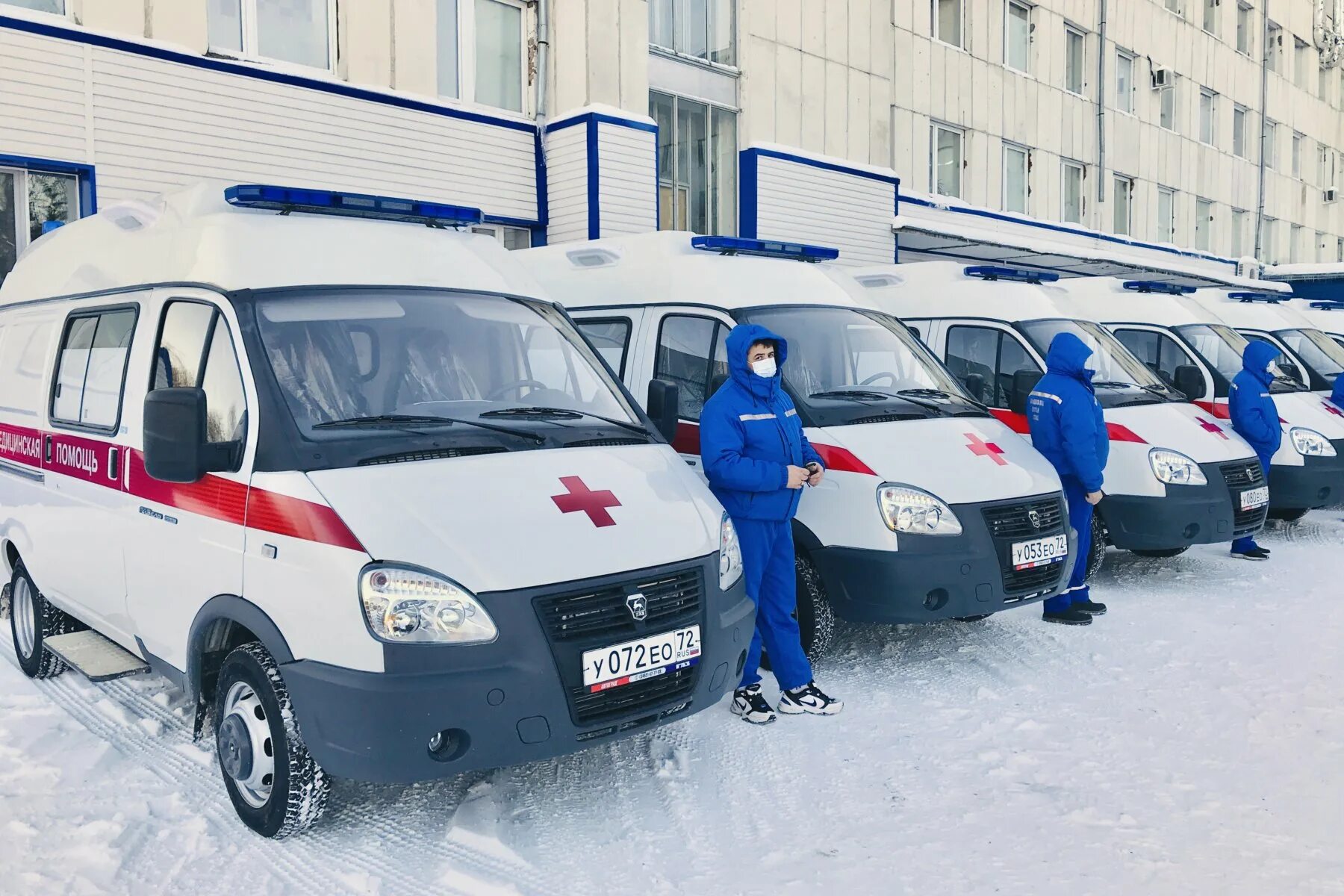 Вызвать скорую тюмень. Станция скорой медицинской помощи Тобольск. Станция скорой медицинской помощи Ярославль. Скорая медицинская помощь в Тюмени. Парк машин скорой помощи.