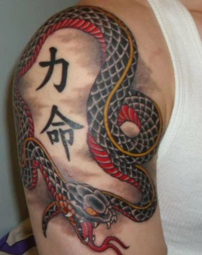 тату змеи мужские. тату змея. тату змея на плече мужские. татуировки змей на плече. тату кобра на плече мужские.
