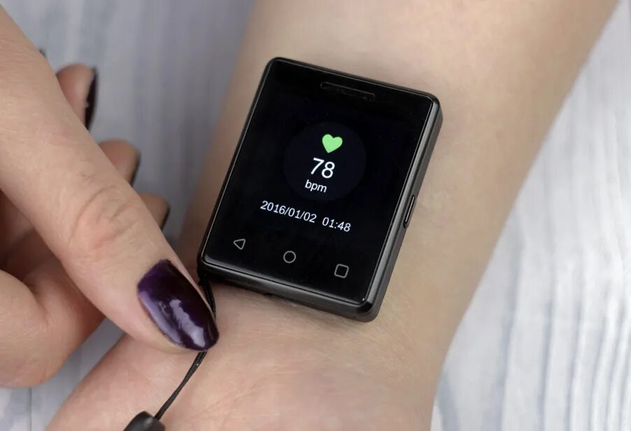 Микро смартфон. Conquest f2 смартфонов. Миниатюрный смартфон. Квадратный смартфон 2021. Мини смартфоны 2023.