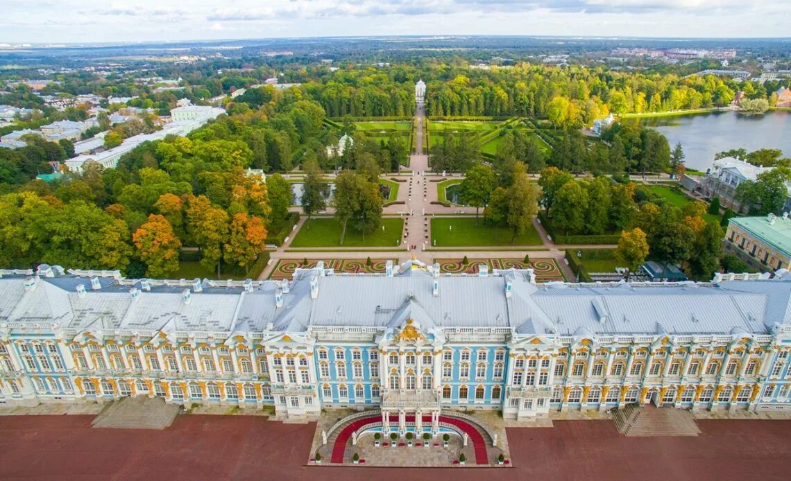 Писатели город пушкин. Город Пушкин Царское село Екатерининский дворец. Екатерининский дворец в Царском селе. Царское село (музей-заповедник). Царское село 1710.