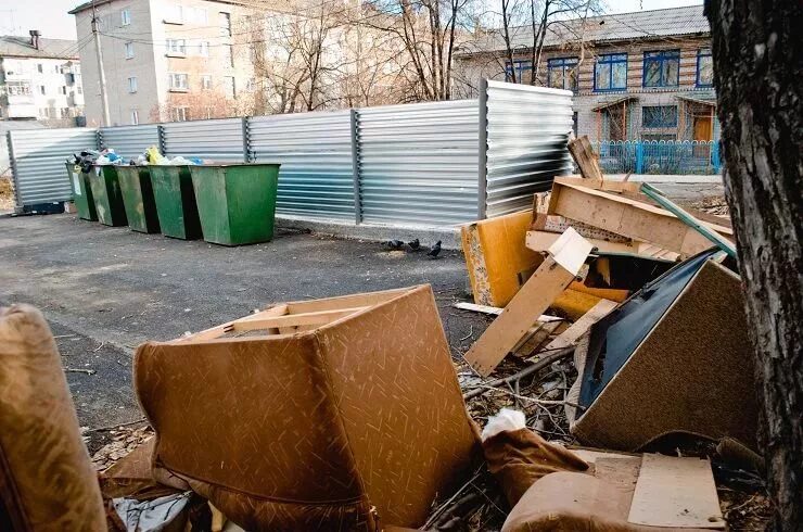 Крупногабаритная помойка. Крупногабаритная помойка. Пухто 8м3. Строительные отходы. Крупногабаритная помойка.