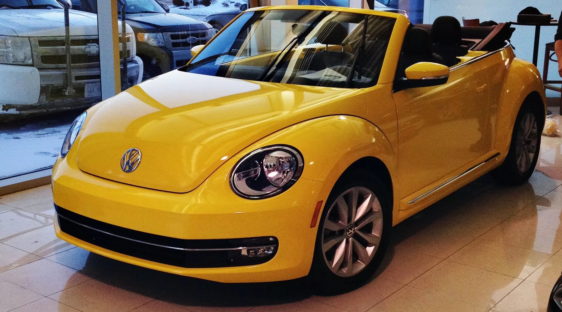 Фольксваген Битл желтый. Volkswagen Жук желтый. Фольксваген New Beetle желтый. Volkswagen Beetle 2018 желтый. Volkswagen желтый