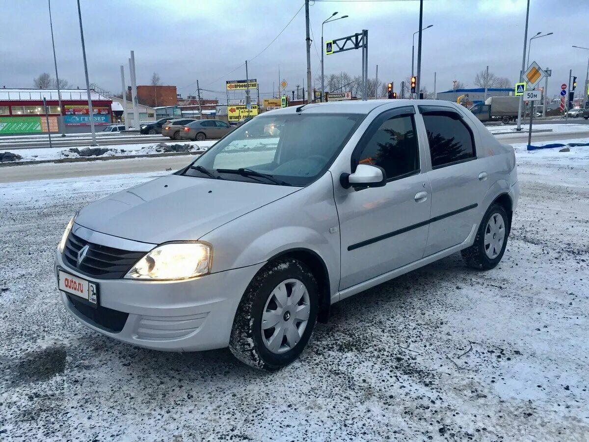 Купить б/у Renault Logan I Рестайлинг 1.6 MT (84 л.с.) бензин механика в Москве: