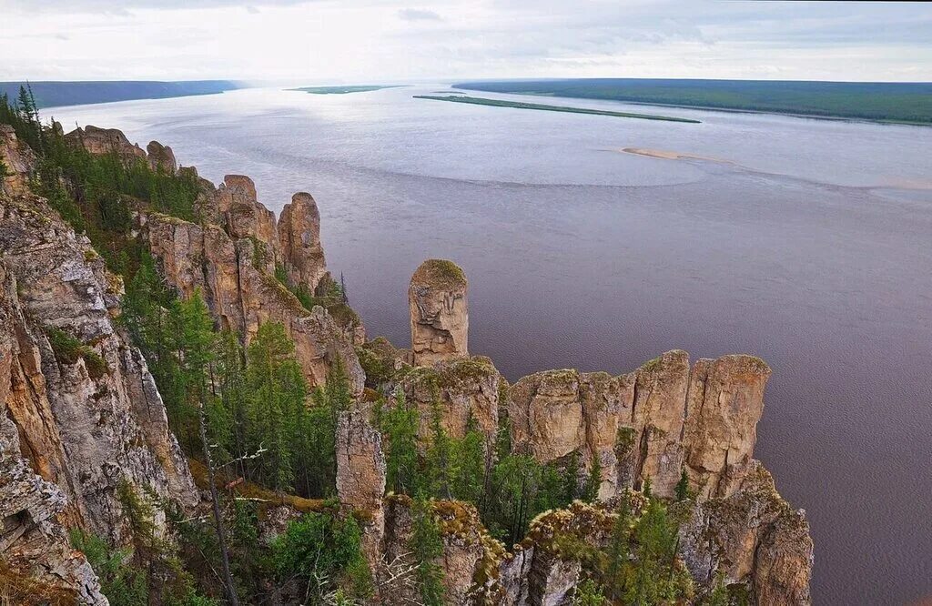 Республика саха по другому. Природный парк Ленские столбы. Река Лена Якутия Ленские столбы. Каменный лес на реке Лена. Столбы Лена Якутия.