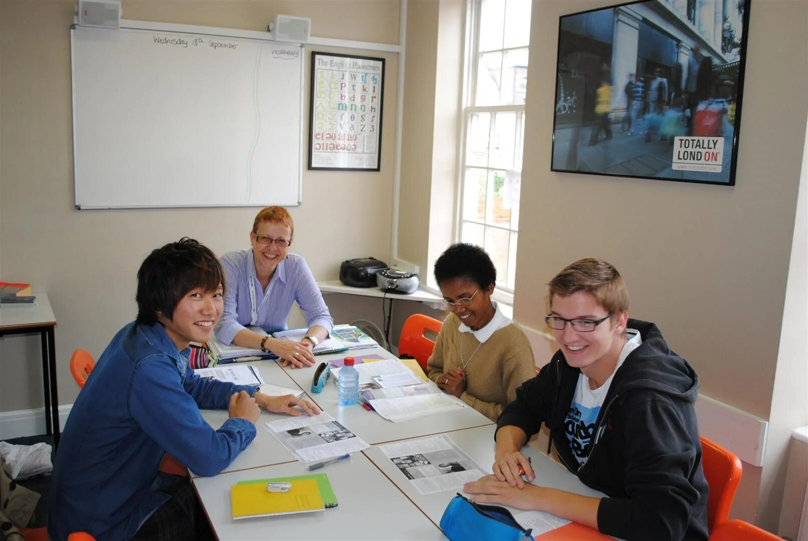 Реклама learn english in london. Школа английского языка хабаровск. Школа иностранных языков хабаровск. Лондон уссурийск школа английского. Английская языковая школа.