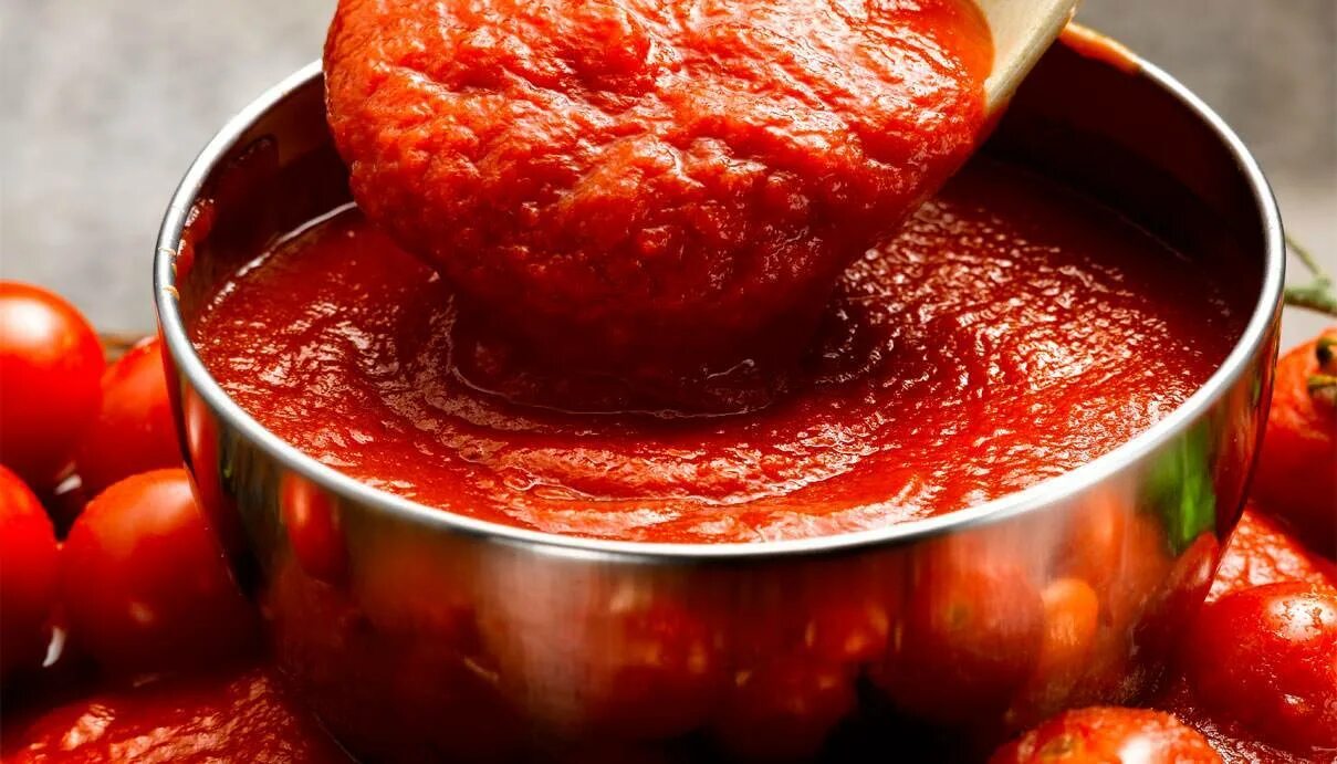 Домашний соус простой к мясу. Томатная паста томатный кетчуп. Соус. Соус из томатов. Густой томатный соус.
