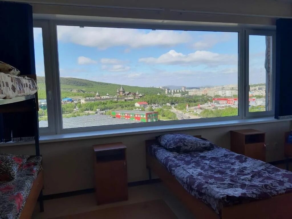 Хостел кольский. Кольский 126 Мурманск хостел. Хостел Умка Мурманск. Отель Полярник Мурманск. Мурманск хостел отель.