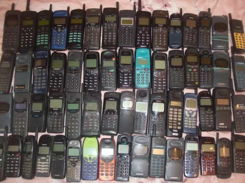 Мобильные телефоны 90. Motorola 1990. Сотовый Моторола 1995г. Сотовый Motorola 2000 года. Alcatel 1990х.