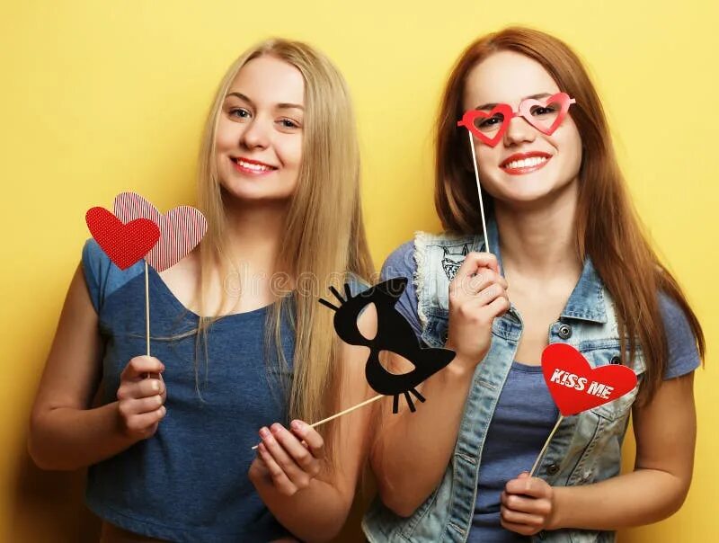 С резиновым другом. С резиновым другом. Смешные детские площадки. С резиновым другом. Девушка наступила на фотографию.
