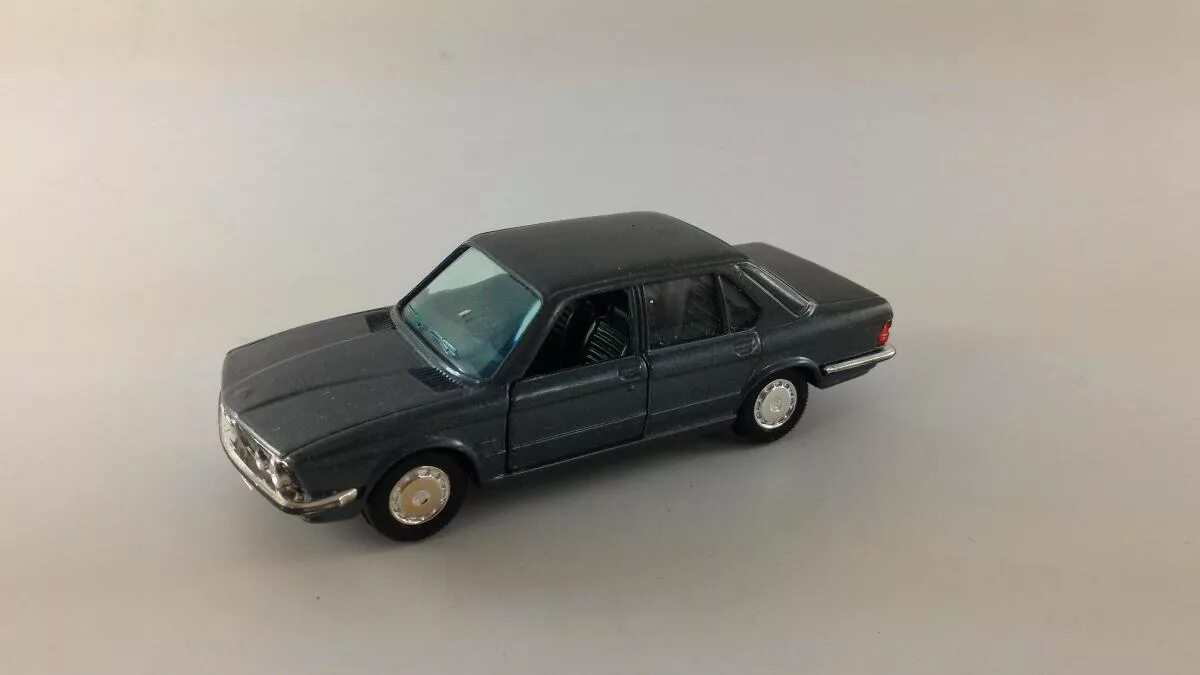 1 43 28. BMW 528i e28 gama 1:43. BMW 528 e28 gama 1:43. Gama 1/43. BMW 325i Touring 1:43 gama.