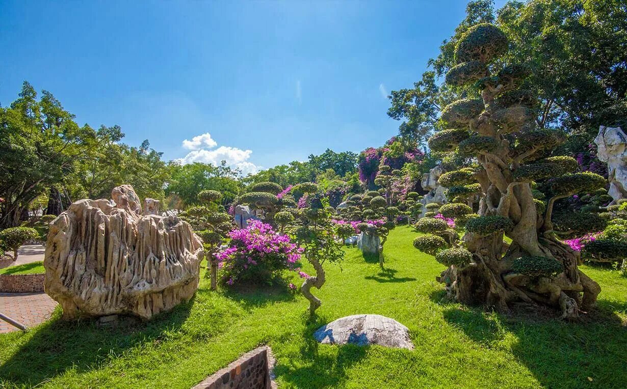 Stone park. Таиланд парк миллионолетних камней в Паттайе. Парк миллионолетних камней в Таиланде. Сад миллионолетних камней. Сад миллионных камней Паттайя.