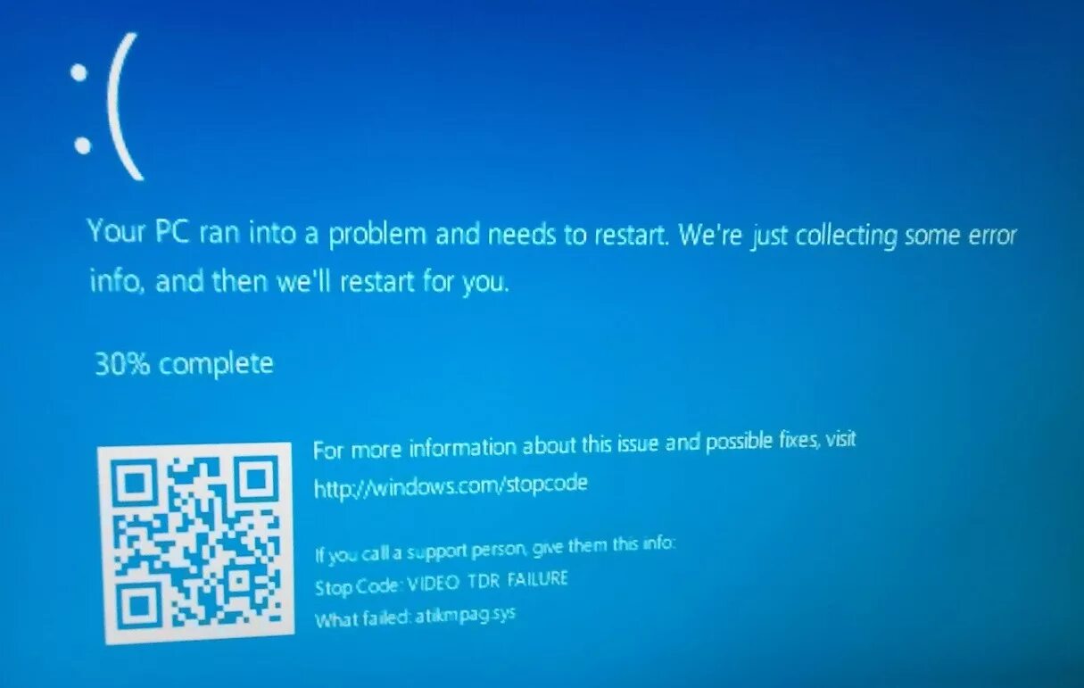 Синий экран. Синий экран виндовс 10. Ошибка Windows 10. Ошибка thread Stuck in device Driver Windows 10. Fix видео