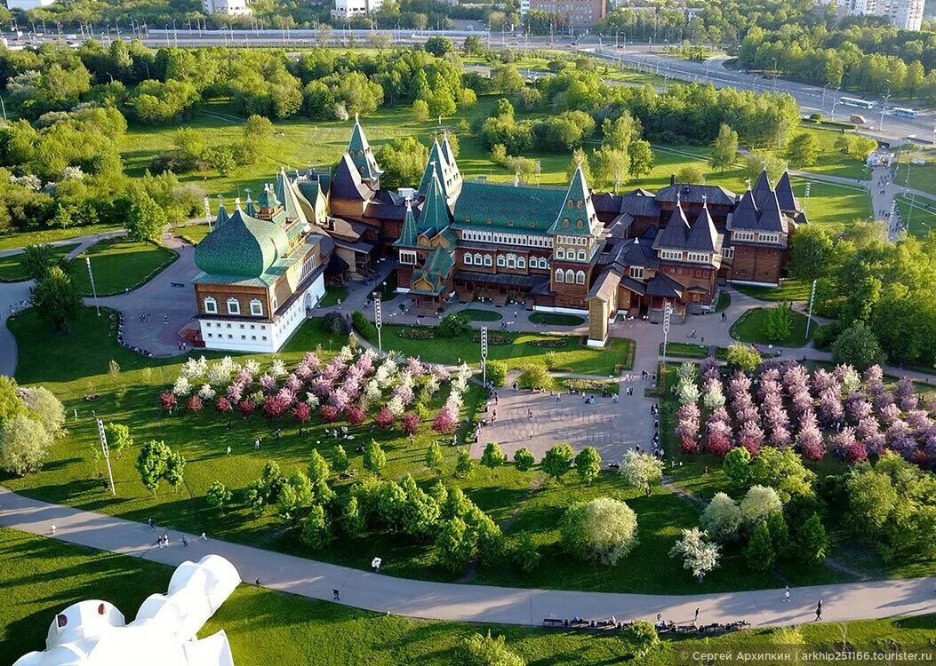 Музей-заповедник "Коломенское": огромная территория с шедеврами архитектуры / Ме