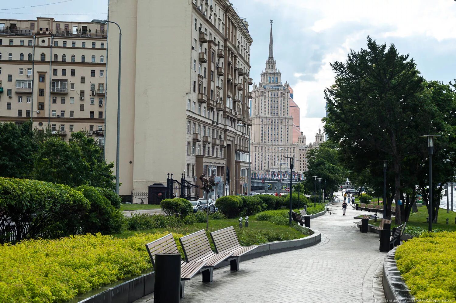 Почему новая улица. Улица новый Арбат. Новый Арбат сквер. Московский новый Арбат. Новоарбатский проспект Москва.