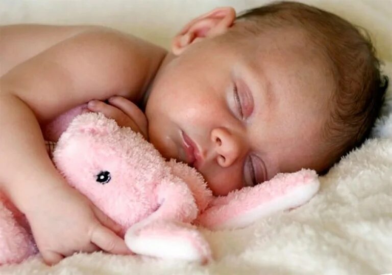 Сильно потеет голова во сне у ребенка. Новорожденные фото. Ребёнок сильно потеет во сне.