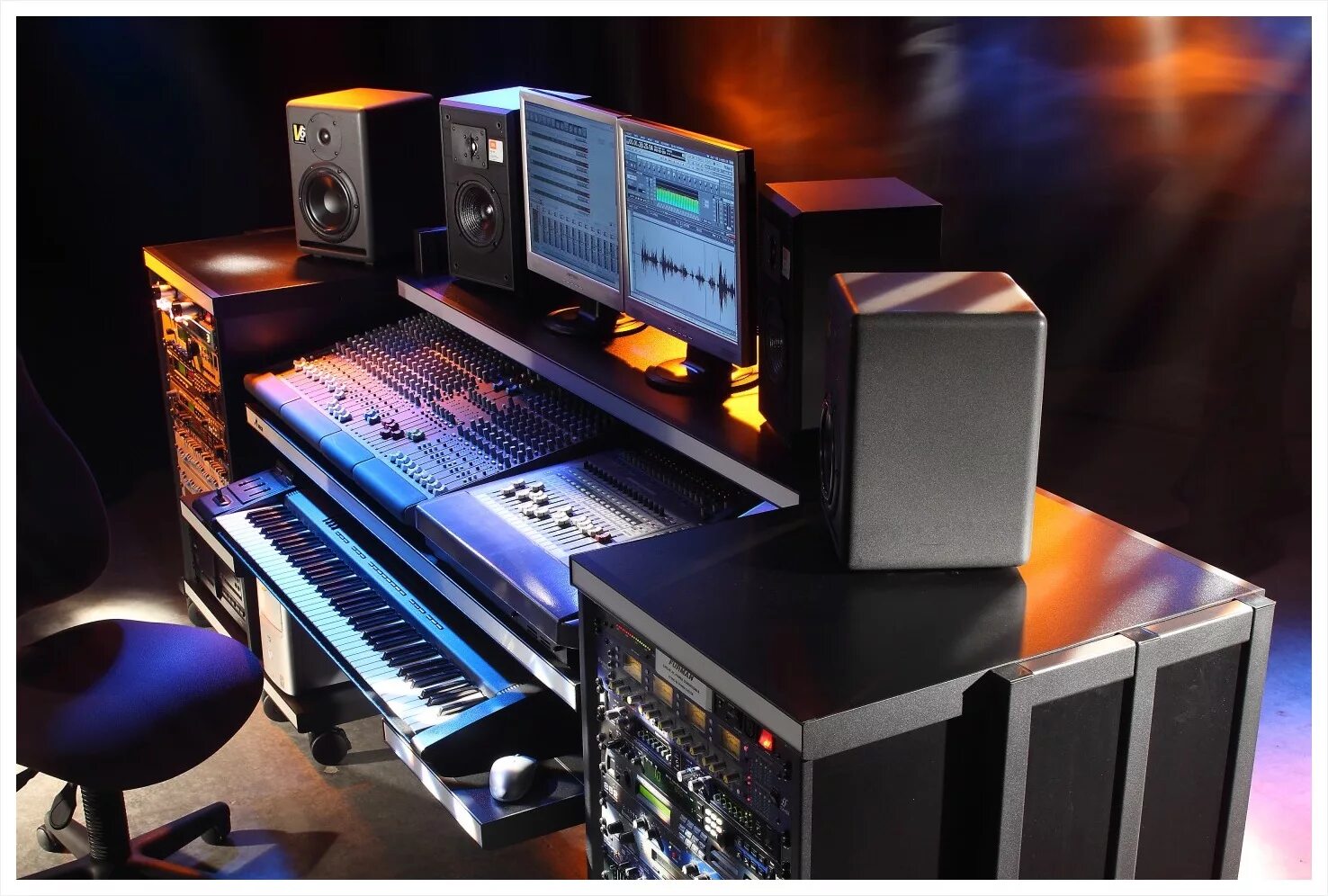 Студия звукозаписи на компьютере. Pioneer toraiz sp-16. Электронный музыкант. Ableton live в студии. Контроллер novation circuit.