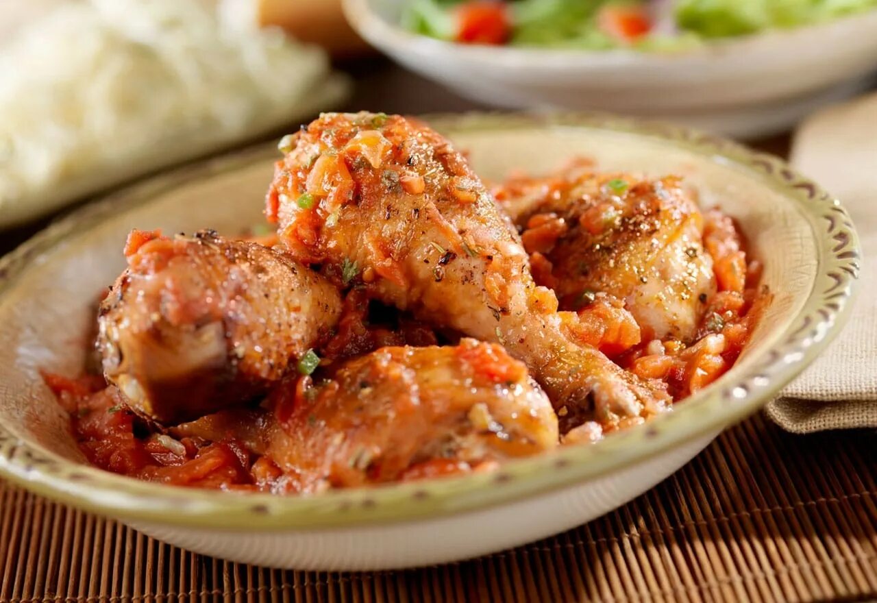 Курица по всем правилам. Аппетитная жареная курочка. Подача жареной курицы. Цыпленок лимончетто. Чикен гриль.