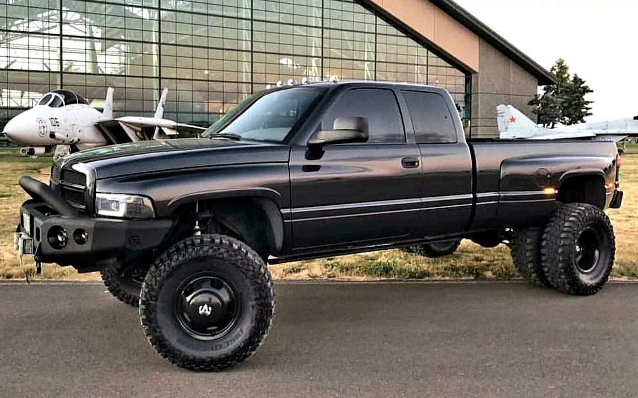 Додж дизель купить. Dodge Ram 3500. Dodge Ram 2 3500. Dodge Ram 3500 1998. Додж рам 3500 1998.