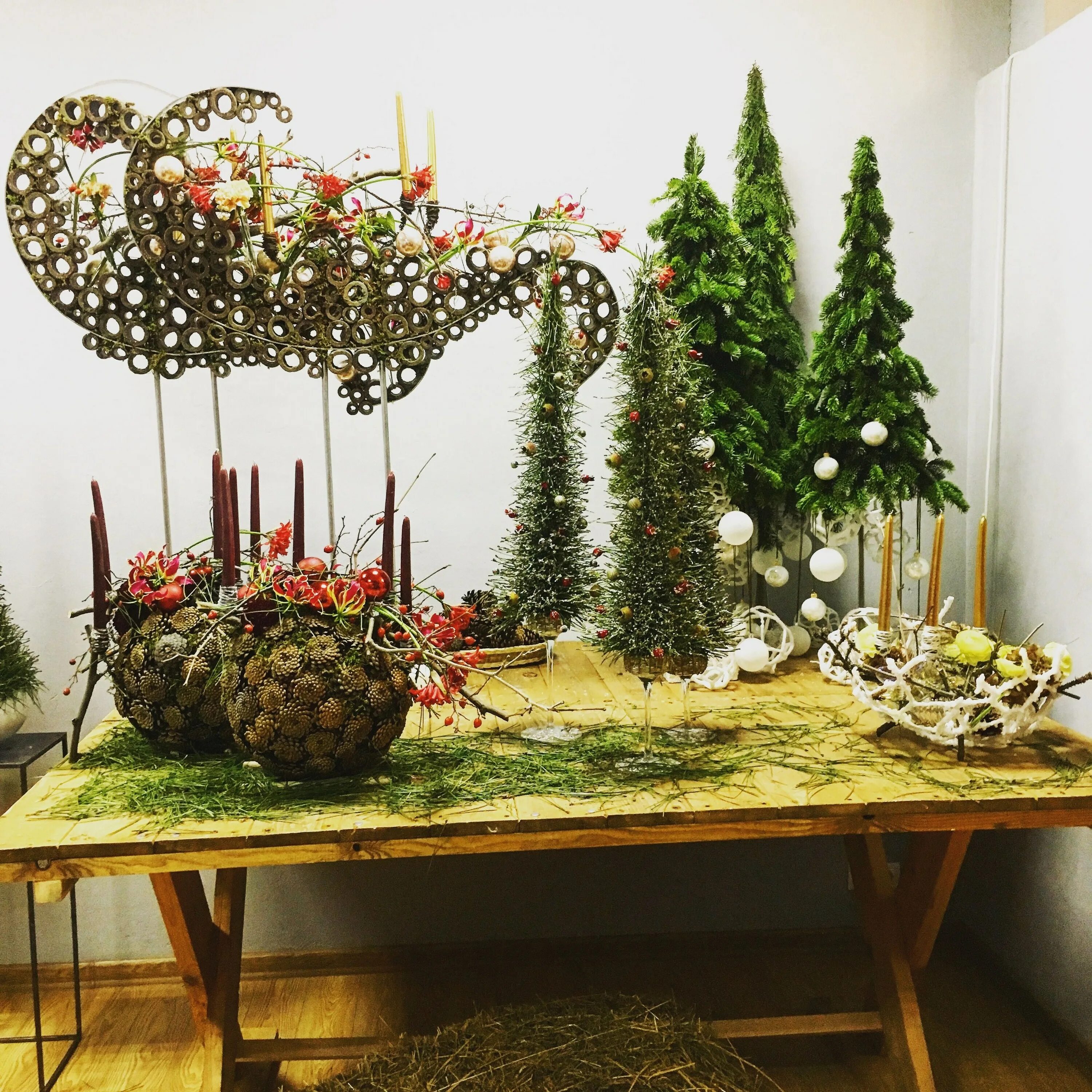 Новогодние интерьерные композиции. Необычные новогодние композиции. Оригинальные новогодние композиции. Настольная новогодняя композиция. Поделка новогодняя композиция.