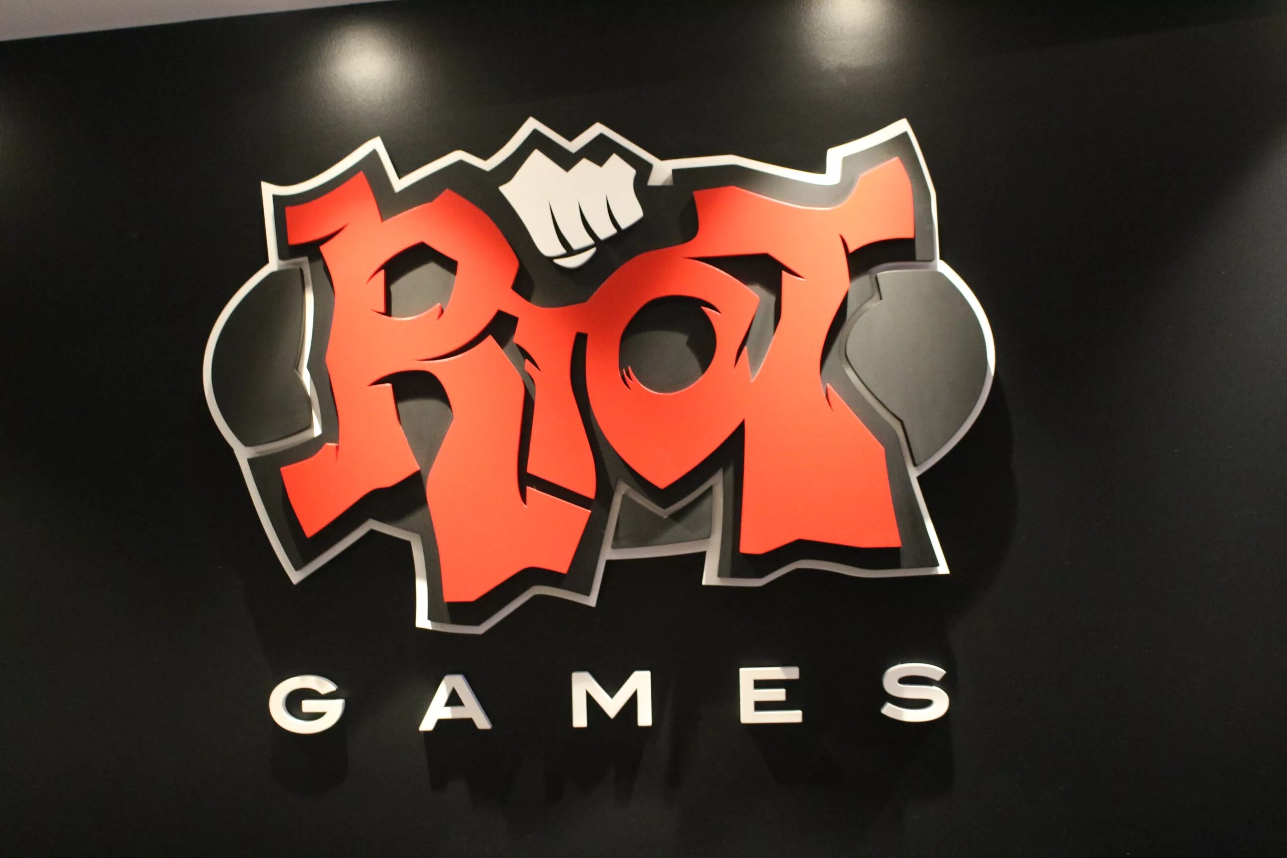Райот геймс. Riot games. riot логотип. рито геймс. логотип риот геймс.