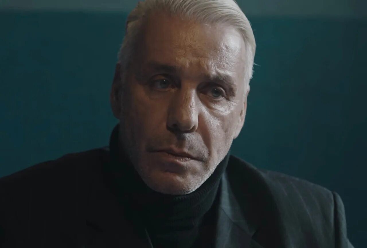 Till lindemann ich hasse. Тилль линдеманн ich hasse kinder. тилль линдеманн фильм ich hasse kinder. линдеманн их хассе киндер. ich hasse kinder lindemann кадры из клипа.