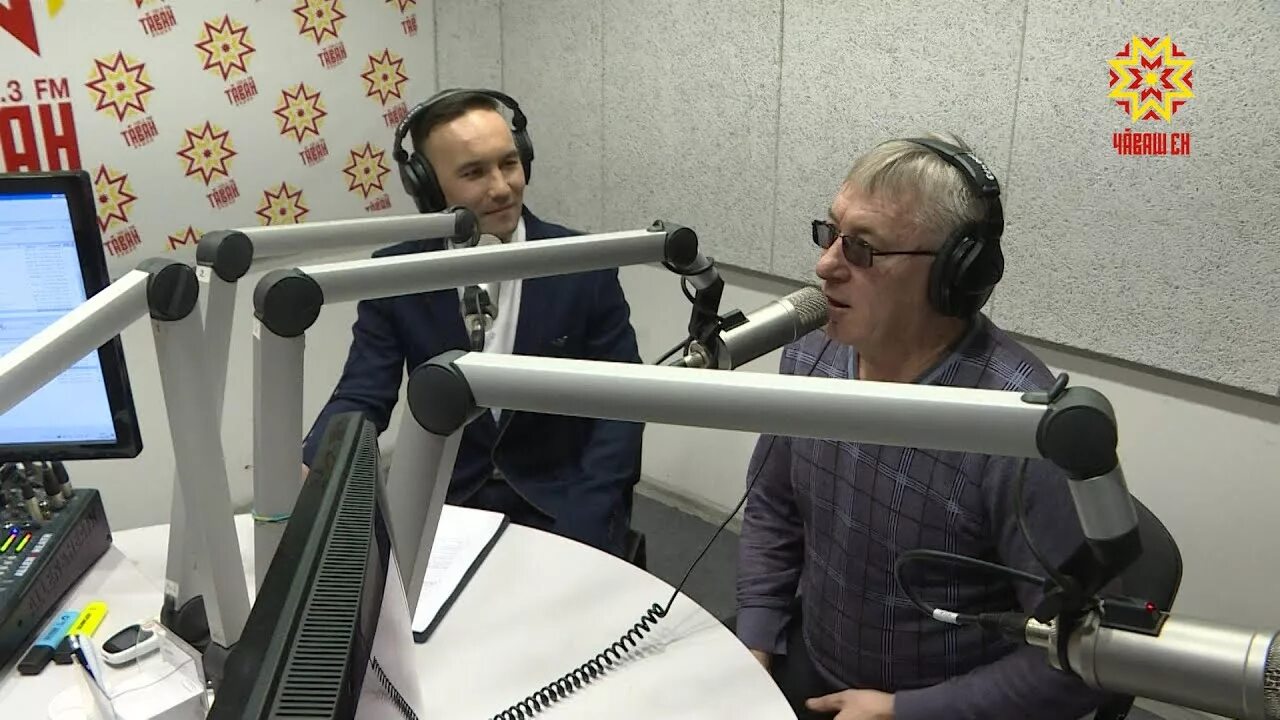 Видео канал радио. Фото с радиовещателем картинка. радиовещатель картинка.