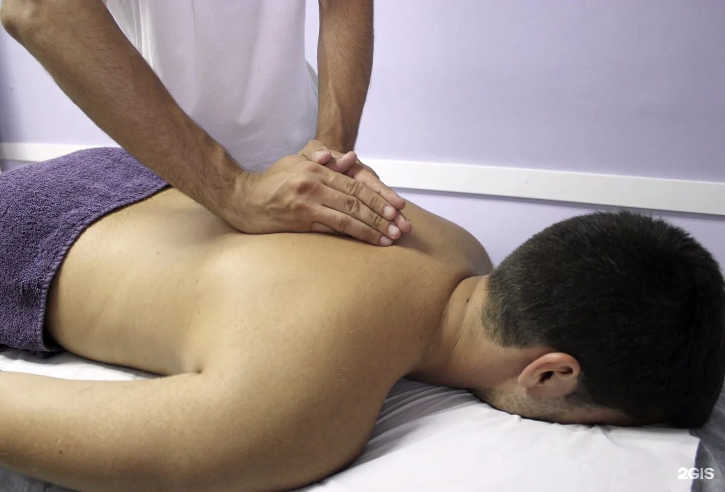 Massage therapist. Артро вертебральная мануальная терапия. Массаж позвоночника. Массаж мануальная терапия. Массаж спины.