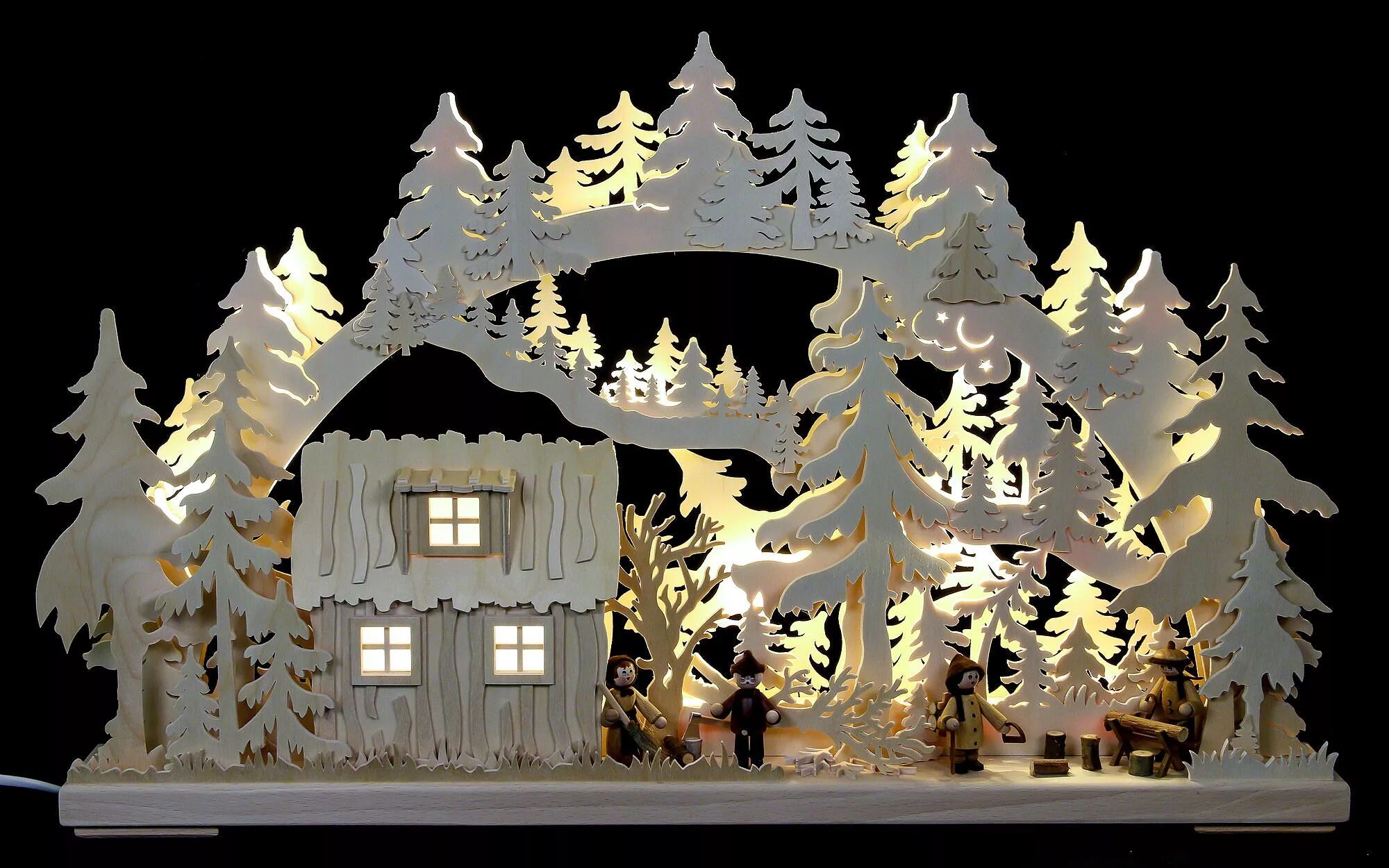 Зимняя подделка в садк. Трендовые новогодние композиции. Новогодние композиции из фанеры. Объемная композиция на новый год. Новогодняя композиция из пенопласта.