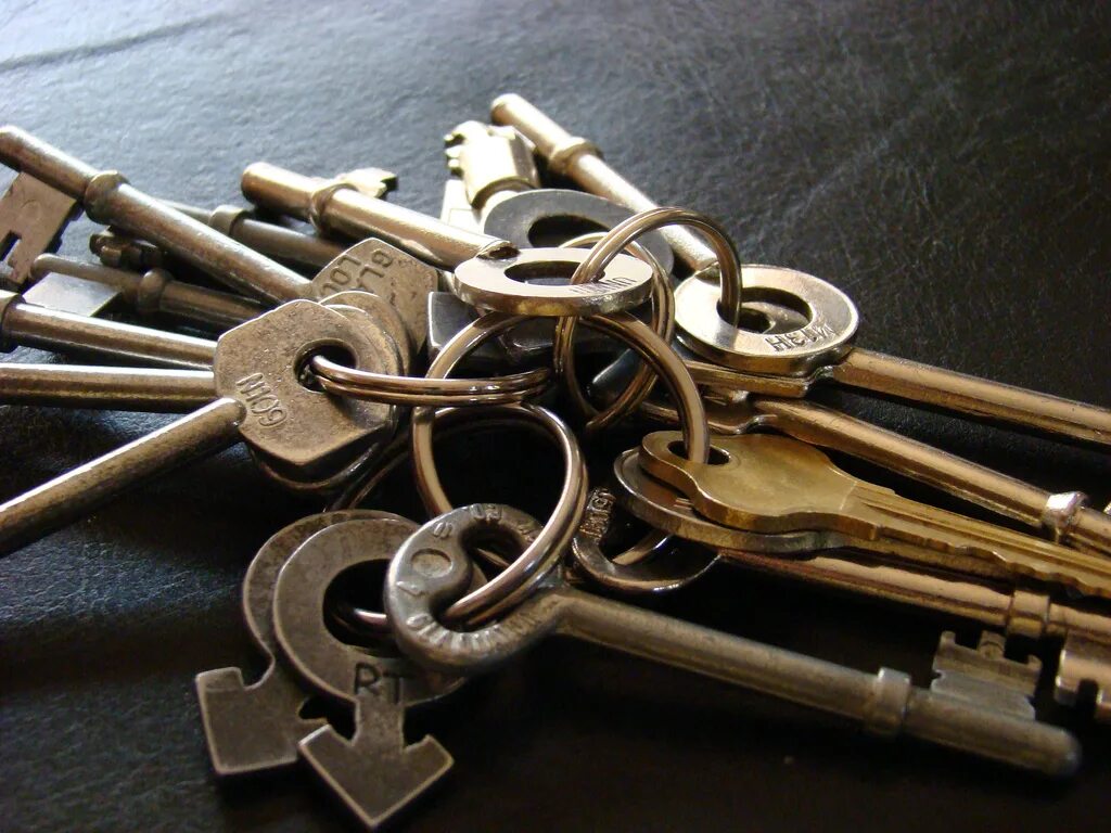 Keys doc. Ключи. Ключи от квартиры. Квартира ключи. Ключи от квартиры типы.