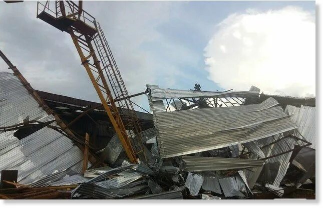 Смерч в сыктывкаре 24 августа 2016 видео. Смерч в рязани. Ураган в сыктывкаре. Торнадо сыктывкаре. Смерч в томске сегодня.