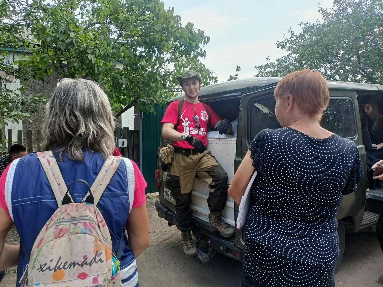 Новости харькова сегодня свежие события. Изюм Харьковская область последние. Волонтёры в Изюме. Харьковская область последние новости. Харьков новости сегодня.