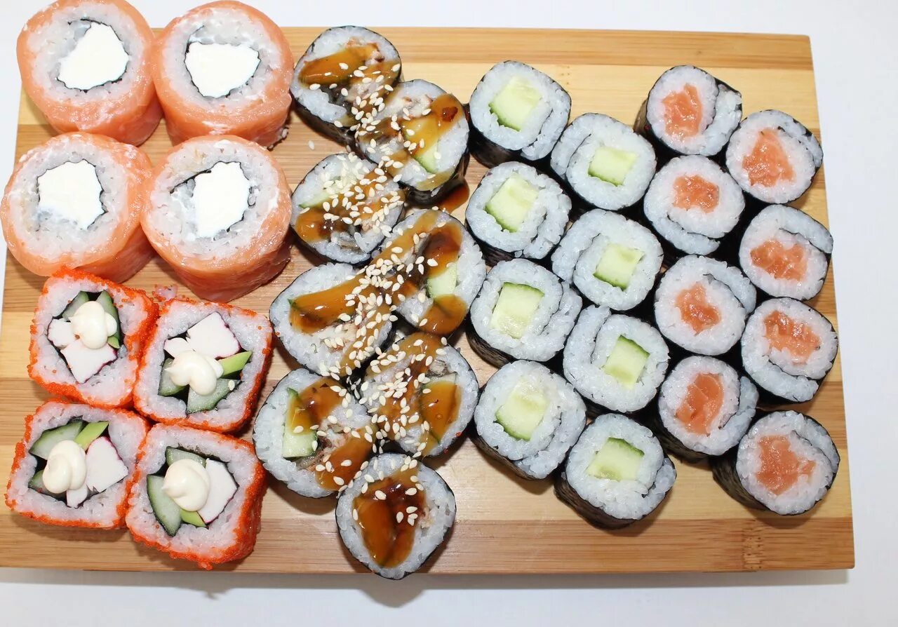 Наши суши североуральск роллы меню. Бизнес ланч ирбит. Банзай маки ролл. Кафе мандарин меню. Сет футомаки 3 вида.