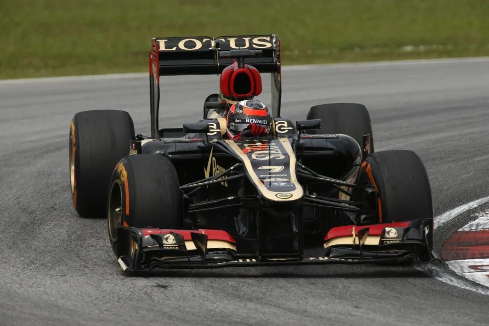 Lotus f1 2013. Заубер ф1 2013. MCLAREN f1 2013. Kimi Raikkonen Lotus f1 Team фото.