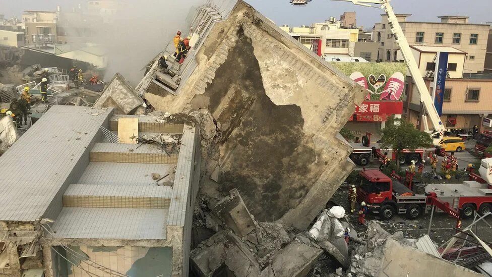 Тайвань землетрясение 2018. Землетрясение на Тайване в 1999 году. Здания после землетрясения. Землетрясение в здании. Землетрясение tsmc