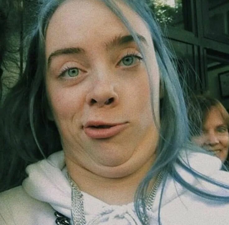 Как выглядит billie eilish в 2025 году Билли Айлиш предпочитает мешковатую одежду SM NEWS Дзен