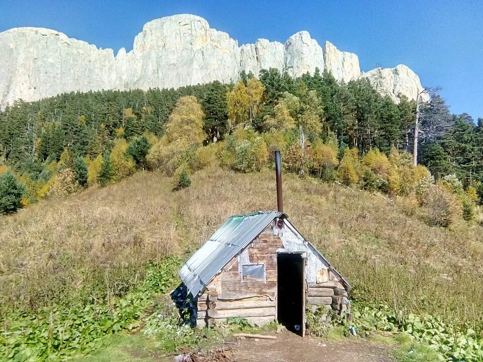 Балаган ветренный Адыгея. Балаган ветреный Адыгея. Приют Юбилейный Тхач Адыгея. Большой Тхач Балаган ветреный. Балаган на руинах