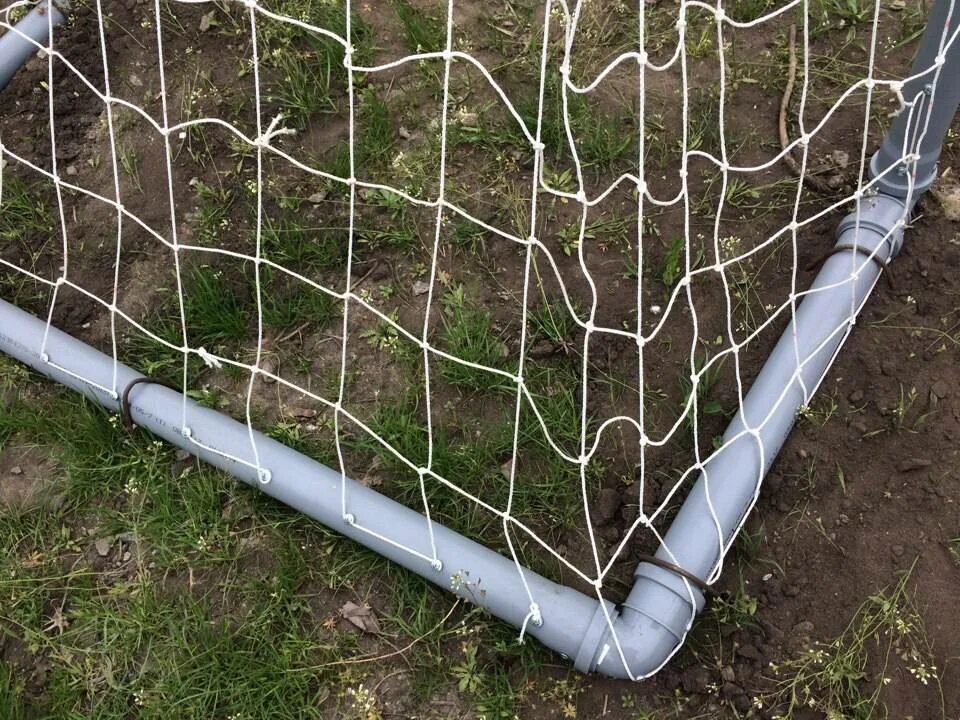 Футбольные ворота из пластиковых труб своими руками. Футбольные ворота из полипропиленовых труб. Футбольные ворота из полипропилена. Опора для растений 999092 №9 пластик. Футбольные ворота из канализационных труб.