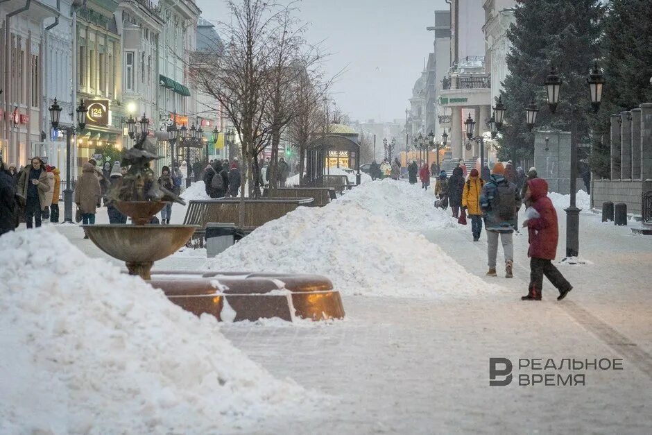 Снегопад в казани. Снег в татарстане. Сугробы в казани. Метель в городе. Когда в казани будет снег 2024 году.