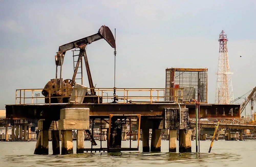 Нефтяная качалка. Тяжелая нефть. Тяжелая нефть фото. Нефтяная скважина. Тяжелый нефтяной.