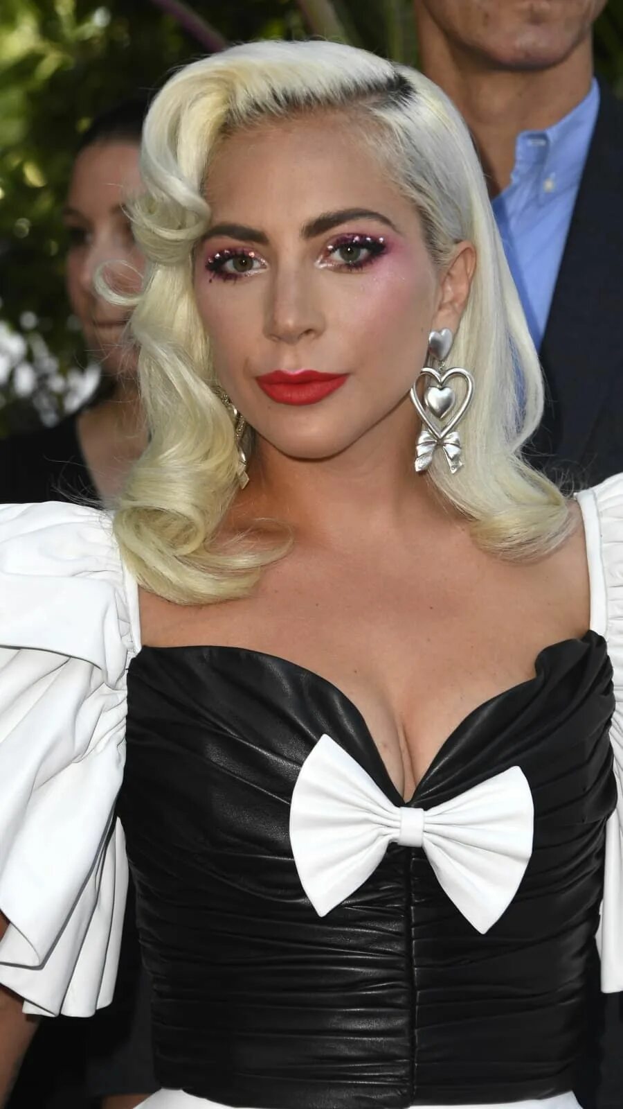 Леди гага возраст. Леди гага с банками в волосах. Леди гага. Настоящее имя леди гаги. Леди гага старые фото.