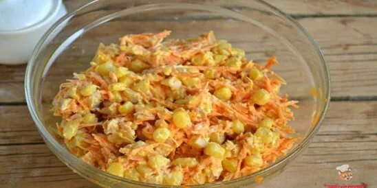 Приготовить салат с корейской морковкой. Салат с корейской морковью и курицей. Салат восторг с копченой курицей. Простенький салат с корейской морковкой. Салат с корейской морковкой и курицей.