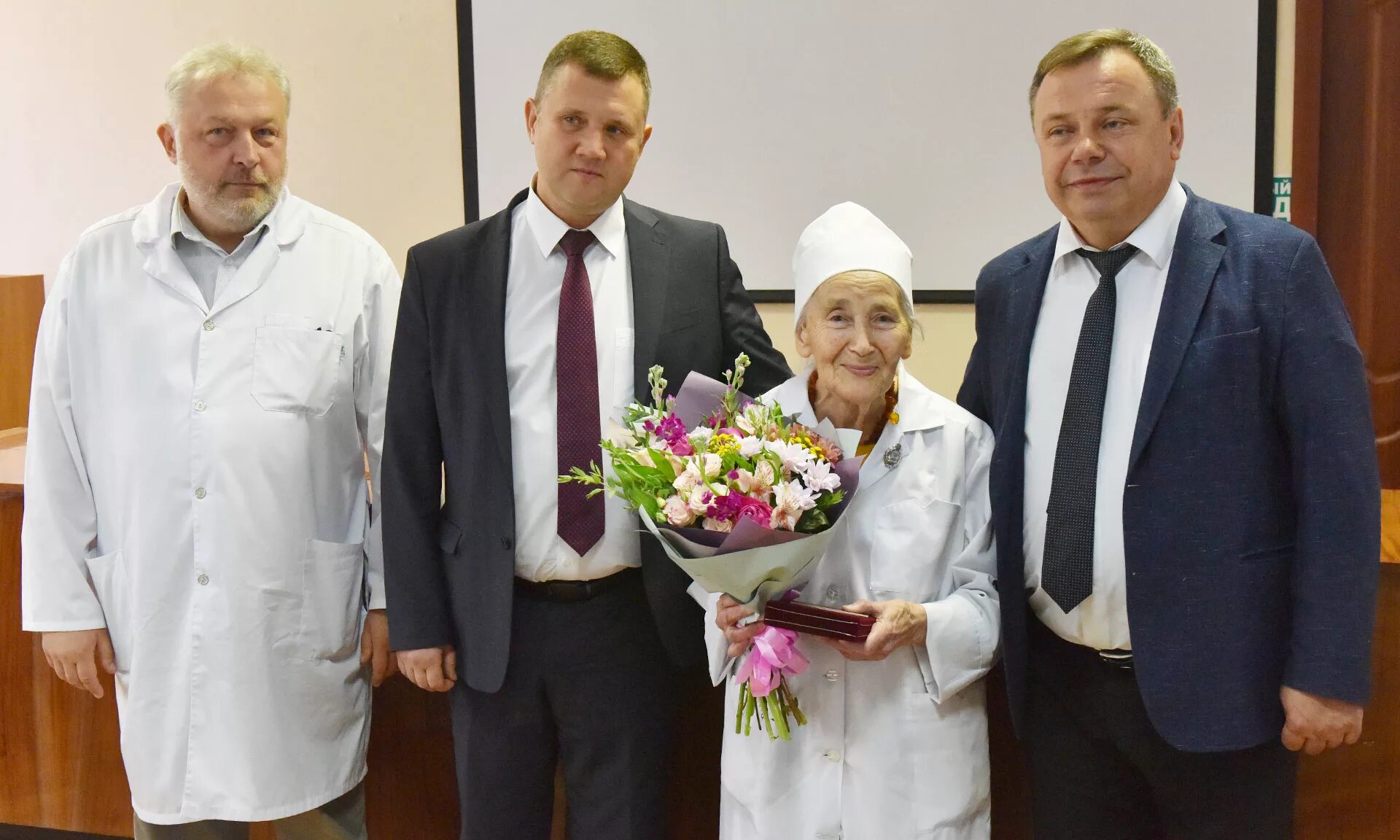 Главный врач Брянской областной больницы 1. Главврач Брянской областной больницы Брянск. Город врачей брянск