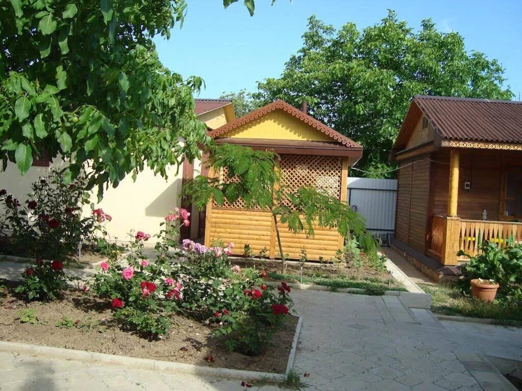 Дом сватов 3. Гостевой дом сваты в кучугурах. дом сватов в кучугурах. кучугуры село сваты. дом будько в кучугурах.