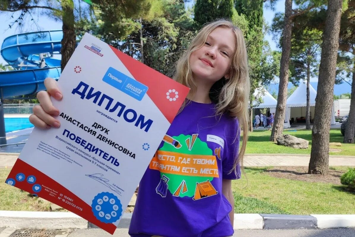 10000 перед школой 2024 год. Школьная форма пособие. На покупки в школу по 10000. Выплаты на школьников. Дети школьники.