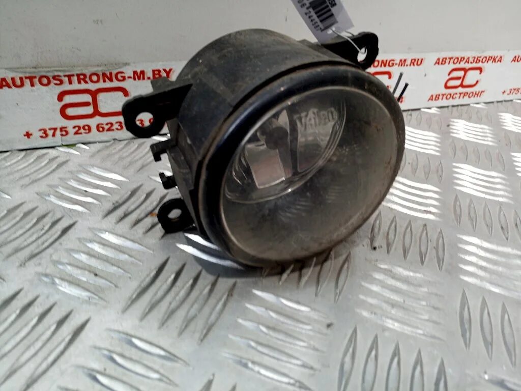 Птф рено меган 2 артикул. Птф рено меган 2. Противотуманки рено меган 2. Противотуманные фары рено меган 2. Противотуманка рено меган 1.