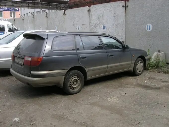 Калдина 95 год. Toyota Caldina 1995. Тойота Калдина 1995 белая. Toyota Caldina et196 5e-Fe выхлопная труба. Тойота Калдина универсал 1995 отзывы.