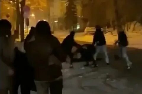 Постоянно избивают