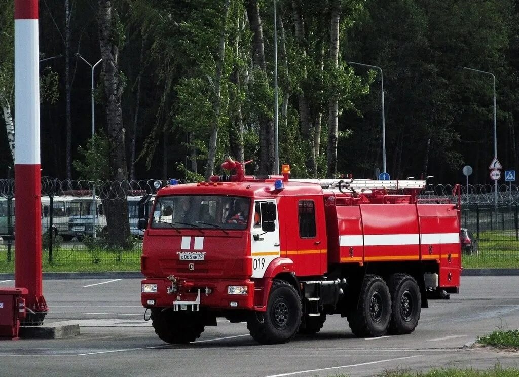 Пожарные автомобили специального назначения. Пожарный КАМАЗ 43118 АА 60. КАМАЗ 43118 пожарный АА-8-60. Аэродромный пожарный автомобиль КАМАЗ 43118 АА-8.0/60. Аэродромный пожарный автомобиль КАМАЗ 43118.