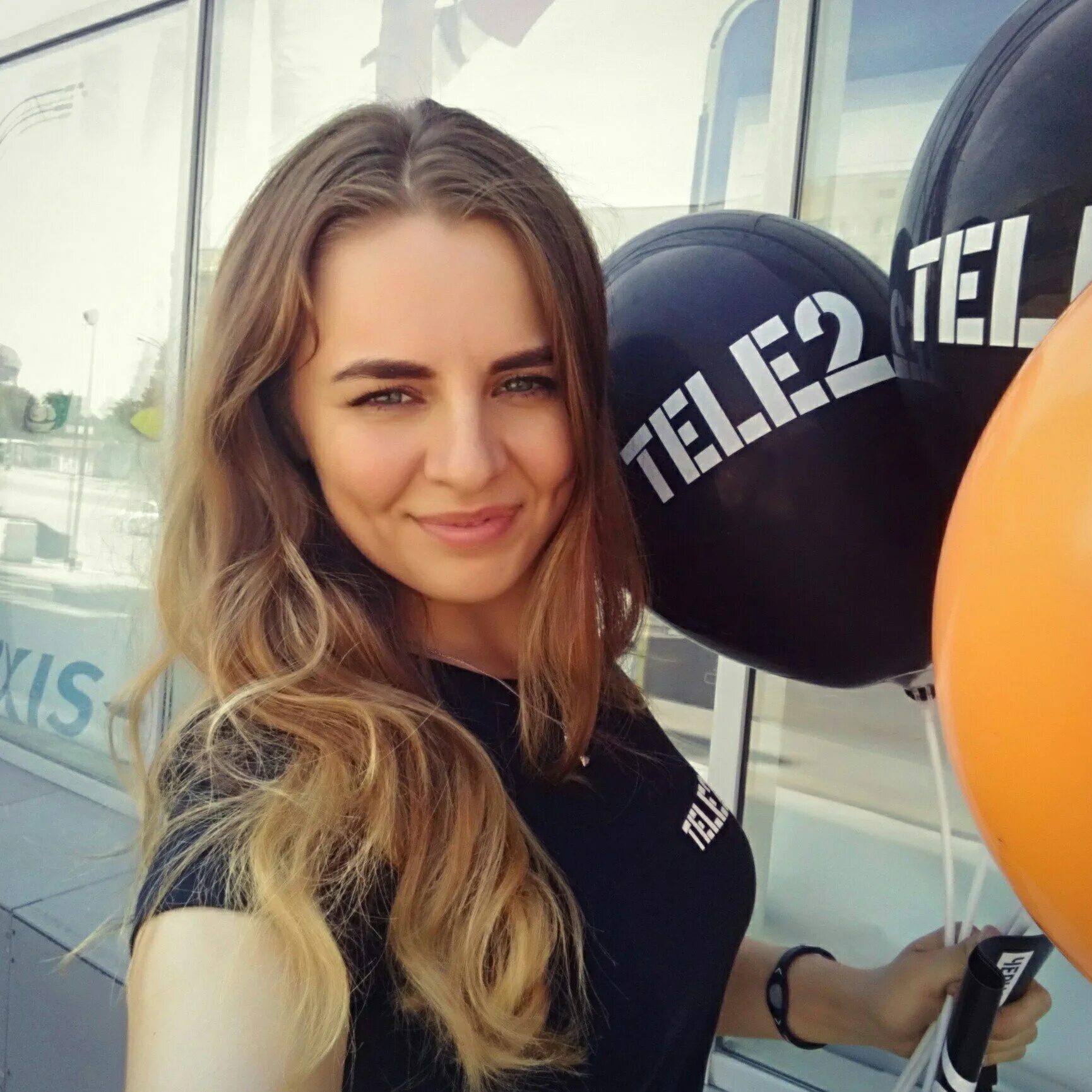 Продавец консультант тула. Продавец-консультант tele2. консультант теле2. продавец теле2. tele2 сотрудники.