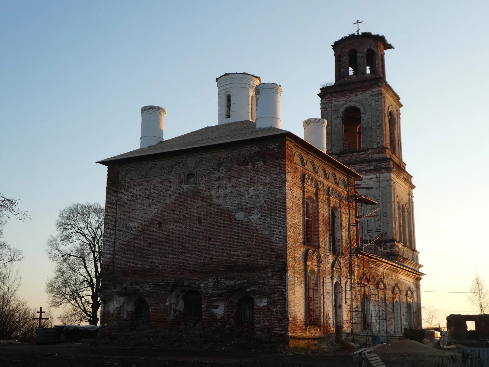 Федоровское история. Храм смоленской иконы божией матери устье. храм смоленской иконы божией матери федоровское. храм смоленской божией матери в ярославле. храм иконы смоленской божьей тутаев.